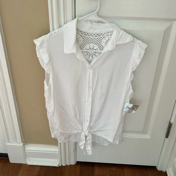 Pinup white sleeveless front knot blouse w/ crochet detail back.Italian fabric - Picture 1 of 6